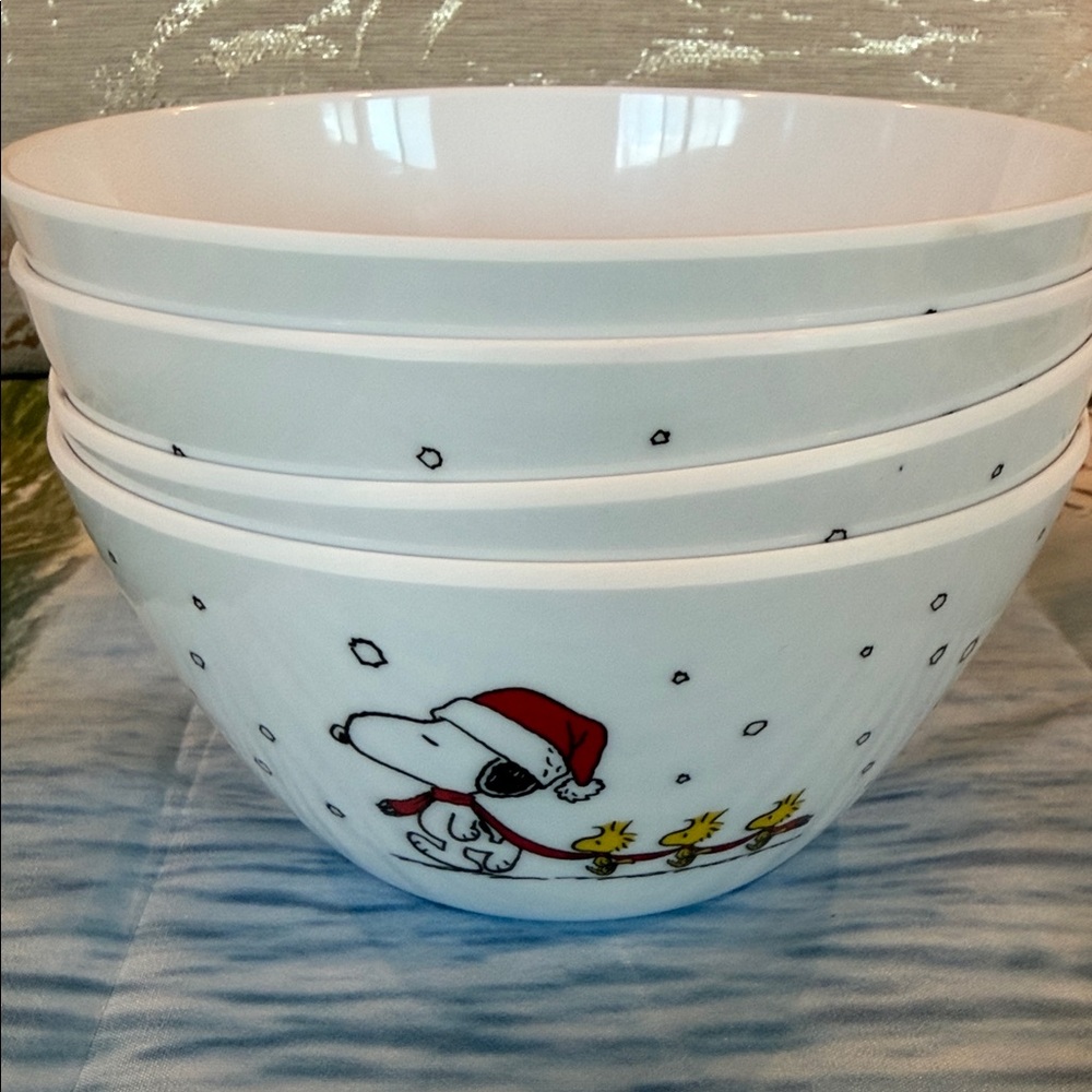 NWT Festive Peanuts Snoopy Melamine Bowl Set of 4